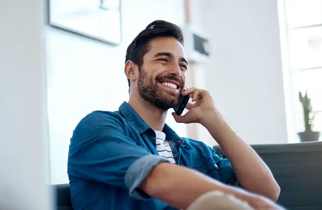 image-man-talking-on-phont-in-office